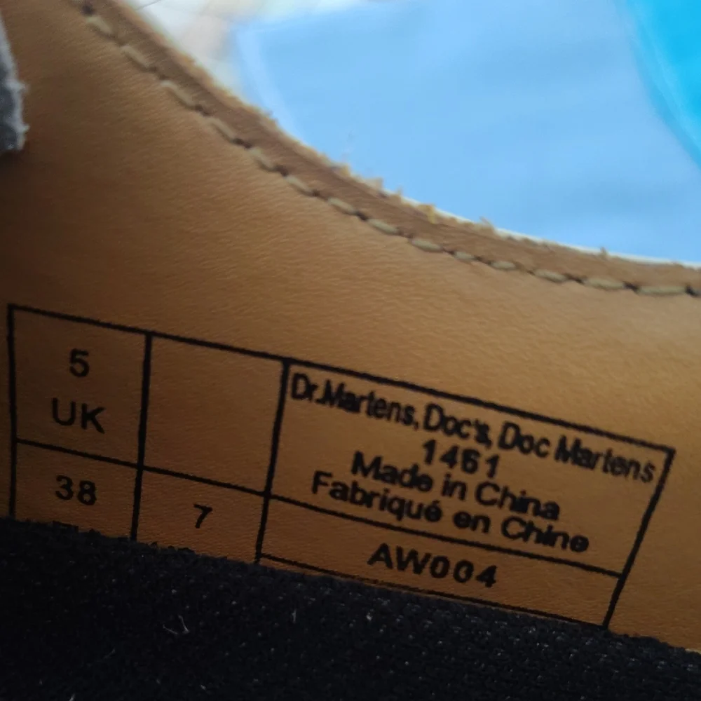 Dr. Martens 1461 Cream Patent 3-Eye Oxford with Black Laces - Picture 3 of 7